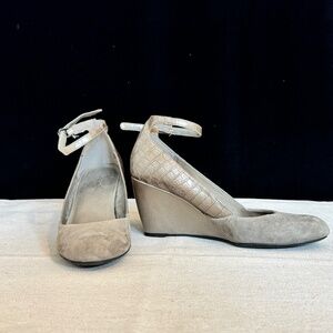 Bandolino Suede and Snakeskin Wedge Sandals - Size 8 Medium